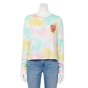 Juniors' Peanuts Snoopy Tie Dye Cropped Henley Top Size M